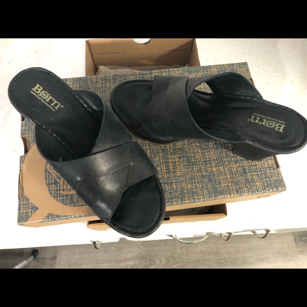 BORN black leather sandal